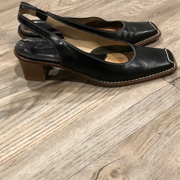 Roberto Capucci black leather heels. Size 8 - Picture 2 of 4